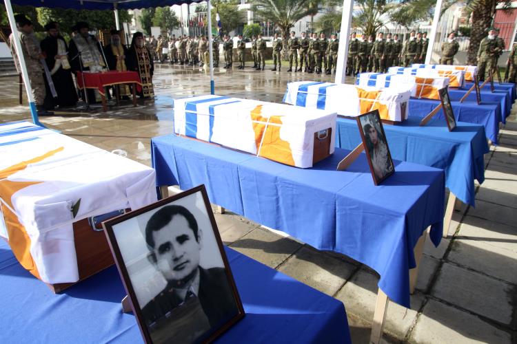 Τελετή παράδοσης παραλαβής λειψάνων Ελλαδιτών πεσόντων κατά την περίοδο του 1963-1965 και την τουρκική εισβολή του 1974.
