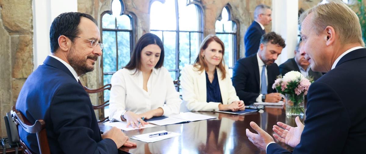 Διαβεβαιώσεις Προέδρου στον Επίτροπο ΕΕ αρμόδιο για τον Προϋπολογισμό-«Η Κύπρος θα κάνει το παν για να υπάρξει πρόοδος» Διαβεβαιώσεις Προέδρου στον Επίτροπο ΕΕ αρμόδιο για τον Προϋπολογισμό-«Η Κύπρος θα κάνει το παν για να υπάρξει πρόοδος»