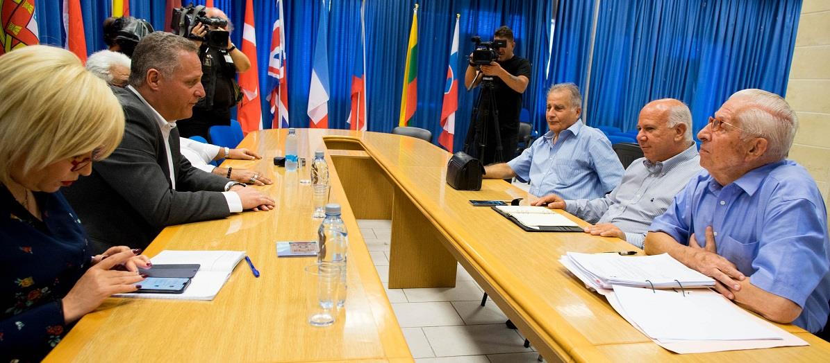 ΥΠΟΥΡΓΟΣ ΠΑΙΔΕΙΑΣ - ΠΑΓΚΥΠΡΙΑ ΣΥΝΤΟΝΙΣΤΙΚΗ ΕΠΙΤΡΟΠΗ ΣΧΟΛΙΚΩΝ ΕΦΟΡΕΙΩΝ