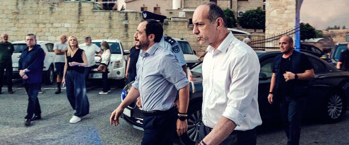 Πώς απαντά στα σενάρια για ανασχηματισμό του ο Χαρτσιώτης-«Είναι θέμα καθαρά του Προέδρου» Πώς απαντά στα σενάρια για ανασχηματισμό του ο Χαρτσιώτης-«Είναι θέμα καθαρά του Προέδρου»