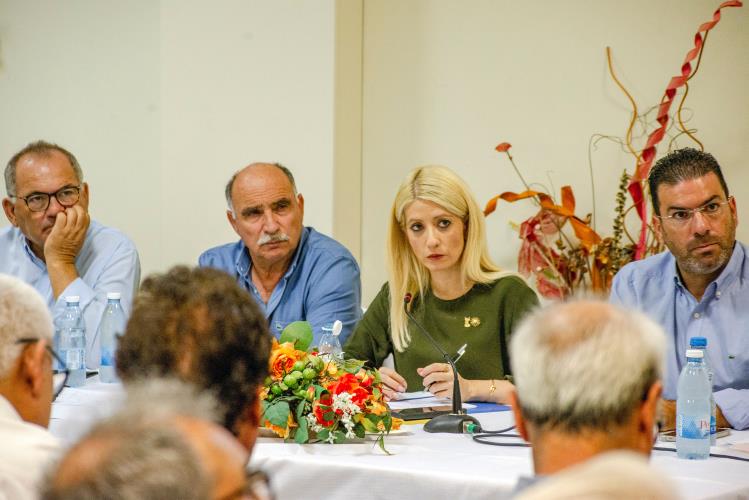 Κατέγραψε προς προώθηση ζητήματα πυρόπληκτων η Αννίτα-«Παρακολουθούμε τα μέτρα, έχουν γίνει πράγματα. Δεν είμαστε ισοπεδωτικοί» Κατέγραψε προς προώθηση ζητήματα πυρόπληκτων η Αννίτα-«Παρακολουθούμε τα μέτρα, έχουν γίνει πράγματα. Δεν είμαστε ισοπεδωτικοί»