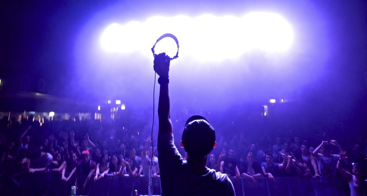 DJ