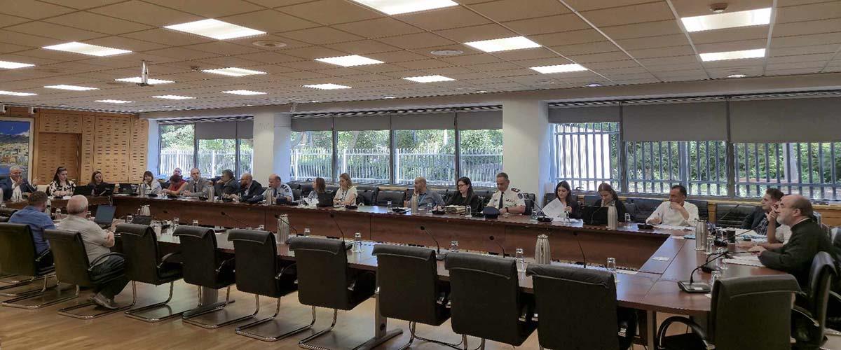 Τραβά γραμμή η Αρχιεπισκοπή για το νομοσχέδιο των λαμπριατζιών-Ζητά απομάκρυνση από τους ναούς, επί τάπητος στη Σύνοδο