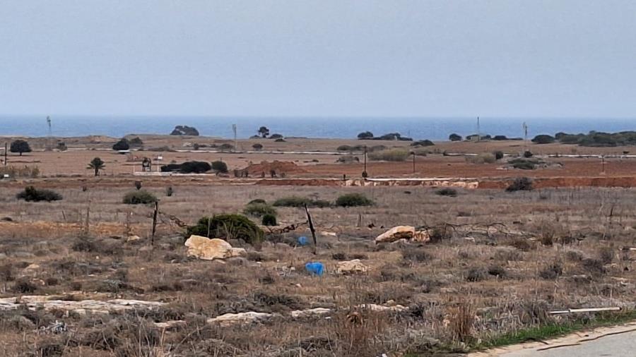 Νέα τετελεσμένα στα κατεχόμενα, ανεγείρουν πάνω από χίλιες κατοικίες στη Δερύνεια-«Η γη μας δεν ξεπουλιέται» Νέα τετελεσμένα στα κατεχόμενα, ανεγείρουν πάνω από χίλιες κατοικίες στη Δερύνεια-«Η γη μας δεν ξεπουλιέται»