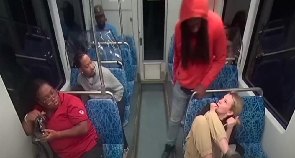 «Απαθείς οι συνεπιβάτες, η δικαστής τον είχε αφήσει ελεύθερο»-Ξεσπά ο φίλος της Ουκρανής που δολοφονήθηκε από άστεγο σε τρένο