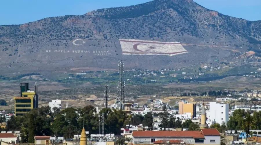 Βρετανός βουλευτής στα κατεχόμενα μέσω του παράνομου αεροδρομίου Βρετανός βουλευτής στα κατεχόμενα μέσω του παράνομου αεροδρομίου
