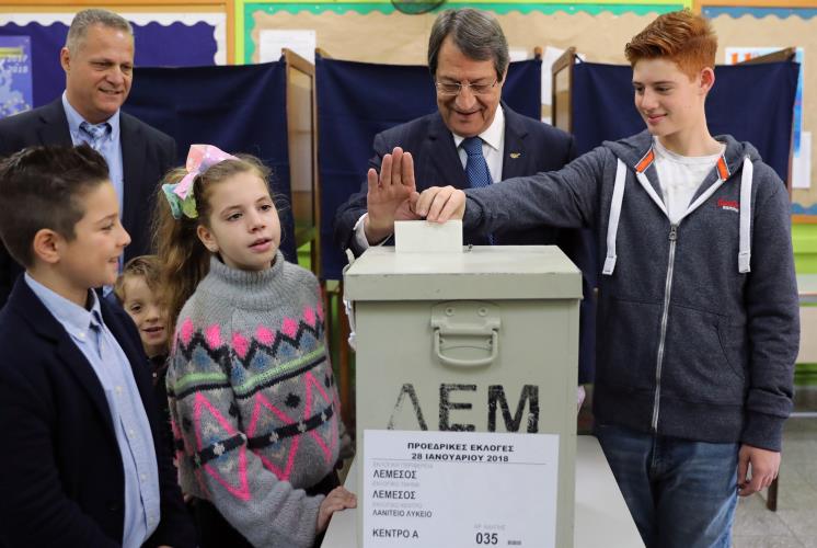 Ο Πρόεδρος της Δημοκρατίας και υποψήφιος Νίκος Αναστασιάδης ασκεί το εκλογικό του δικαίωμα, Λεμεσός 28 Ιανουαρίου 2018. ΚΥΠΕ/ΚΑΤΙΑ ΧΡΙΣΤΟΔΟΥΛΟΥ