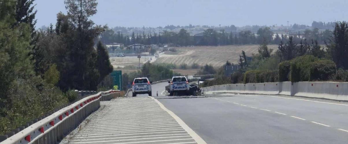 Φοβερό θανατηφόρο στον αυτοκινητόδρομο-Οδηγός μπηκε στο αντίθετο ρεύμα και συγκρούστηκε μετοπικά με άλλό όχημα (pics)
