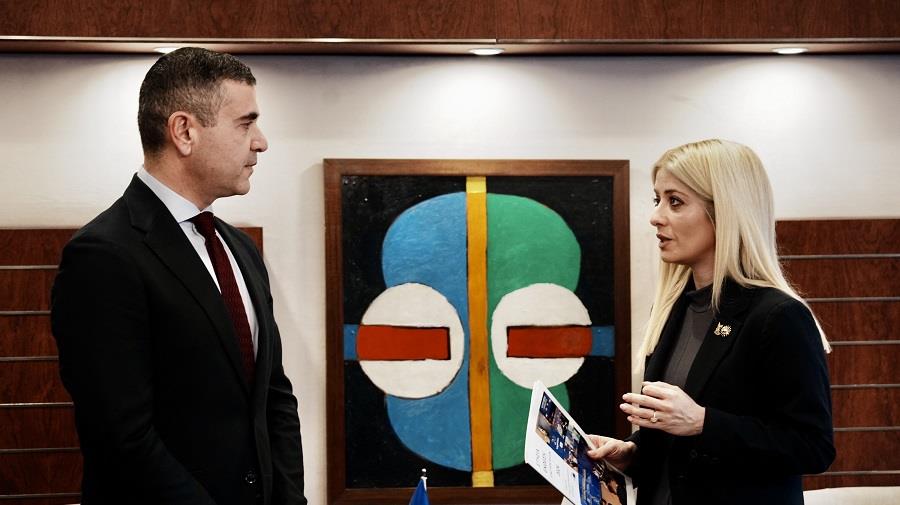 ακ