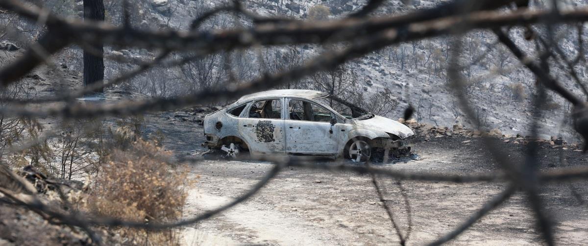 Στις 655 χιλ. ευρώ οι πρώτες εκτιμήσεις ζημιών από την πυρκαγιά σε αυτοκίνητα και μηχανήματα