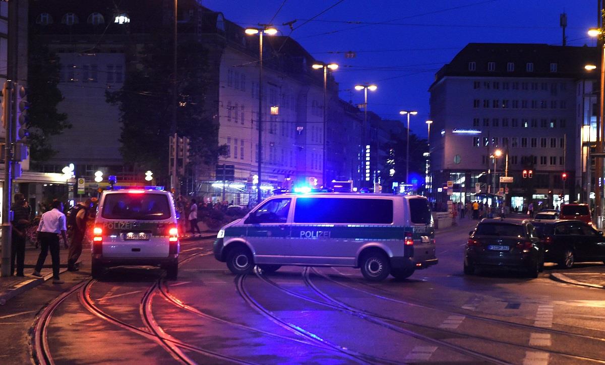 Shooting in shopping centre in Munich