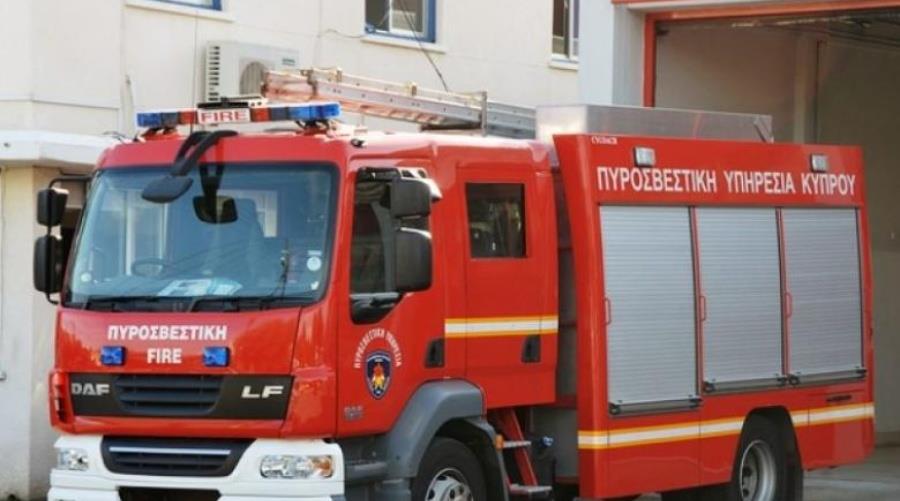 Διάσωση ατόμου στην Αραδίππου-Προσπάθησε να βγει στην ταράτσα και έπεσε στο μεσοπάτωμα Διάσωση ατόμου στην Αραδίππου-Προσπάθησε να βγει στην ταράτσα και έπεσε στο μεσοπάτωμα