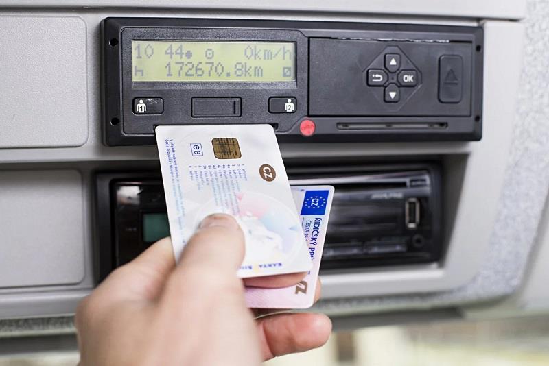 Υποχρεωτική η μεταφόρτωση και φύλαξη δεδομένων ταχογράφου Υποχρεωτική η μεταφόρτωση και φύλαξη δεδομένων ταχογράφου
