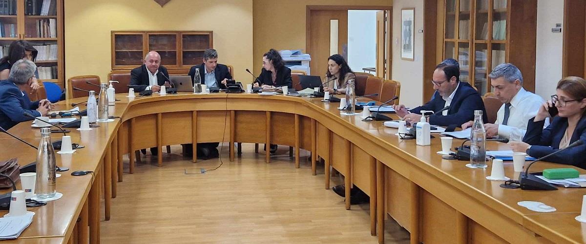 θεσμων