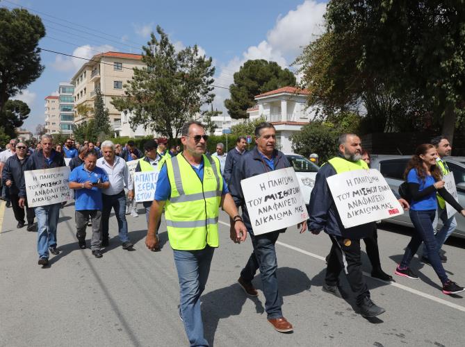 ΕΡΓΑΖΟΜΕΝΟΙ 