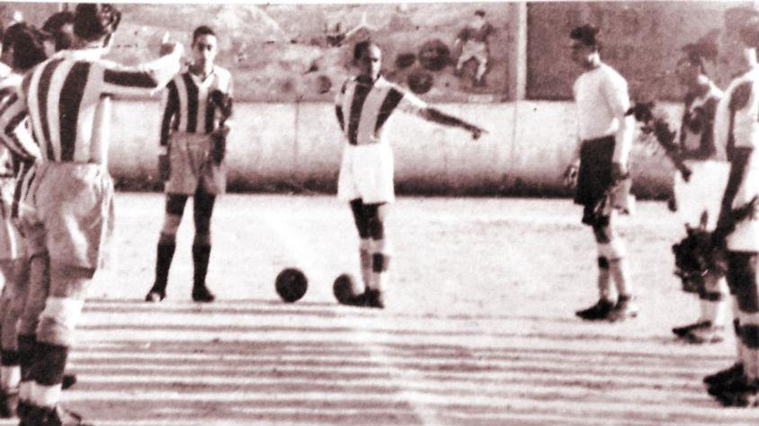 Το πρώτο ντέρμπι ΑΠΟΕΛ – Ομόνοια ξεκίνησε πριν από την προκαθορισμένη ώρα έναρξης (3:15 μ.μ.), λόγω συνωστισμού στις εξέδρες του παλιού ΓΣΠ. Οι οπαδοί κάθισαν ανάμεικτα, όπου βρήκαν