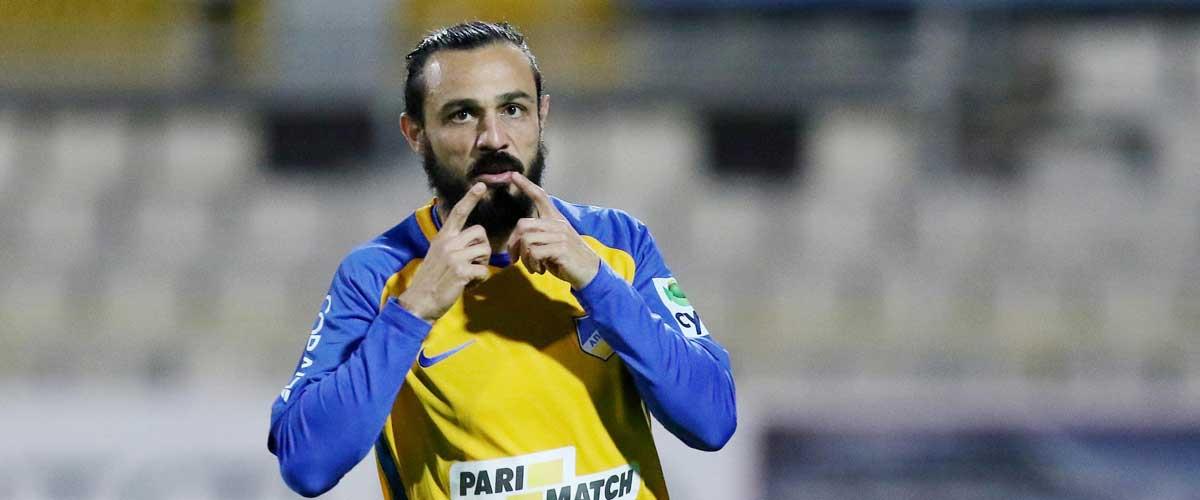 Το κακόγουστο αστείο με Αλωνεύτη για να γεμίζουν οι στήλες. Δέχθηκε δύο φορές μείωση απολαβών στον ΑΠΟΕΛ, ενώ  αποχωρώντας από την Ομόνοια το καλοκαίρι του 2012 χάρισε περίπου ένα εκατομμύριο ευρώ
