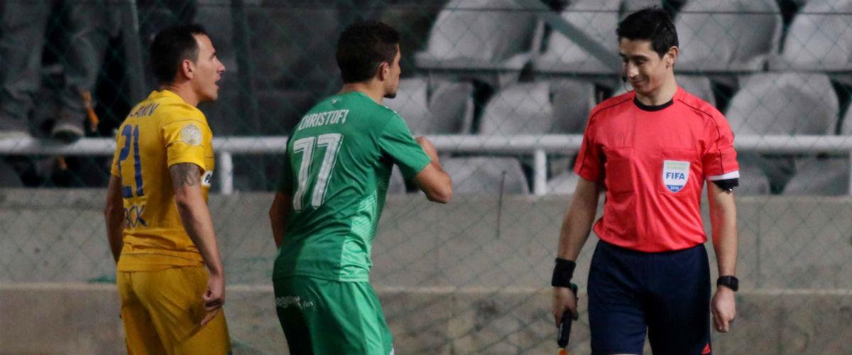 O βοηθός διαιτητής φέρεται να ευνοείται λόγω συγγενικής σχέσης με υψηλόβαθμο στέλεχος της ΚΟΠ