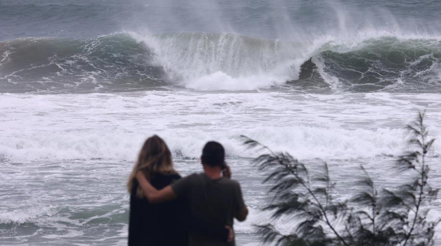 australia_waves (1)