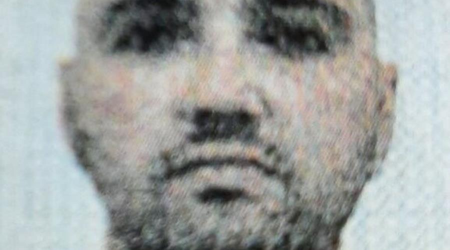 Αυτός καταζητείται για την μετατροπή διαμερίσματος σε εργαστήρι παραγωγής πλαστών πιστωτικών (pic)