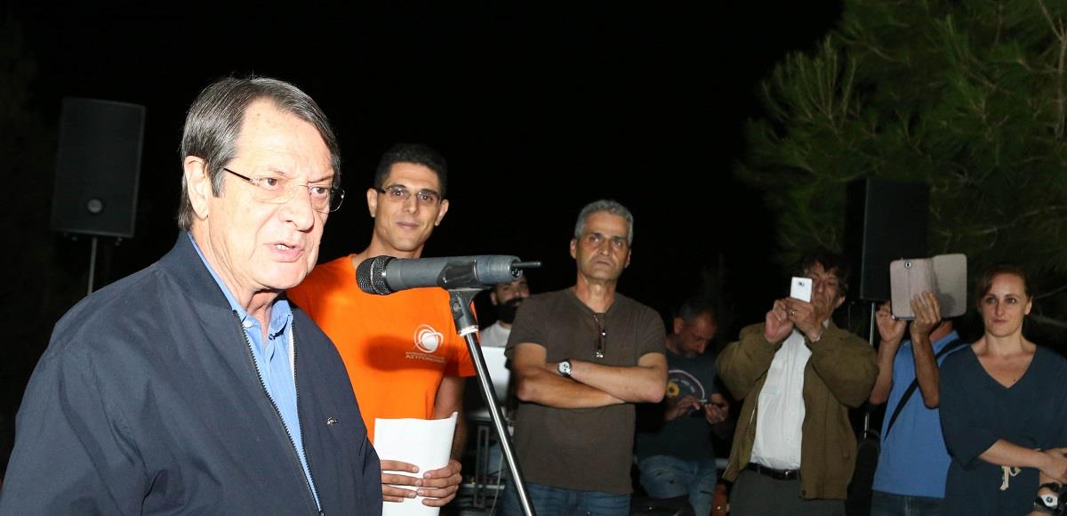 ΠΡΟΕΔΡΟΣ ΔΗΜΟΚΡΑΤΙΑΣ -  "ΜΕ ΤΙΣ ΠΕΡΣΕΙΔΕΣ ΣΤΟ ΤΡΟΟΔΟΣ"