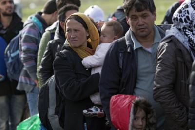 Migrants pass through Macedonia on their way to EU countries