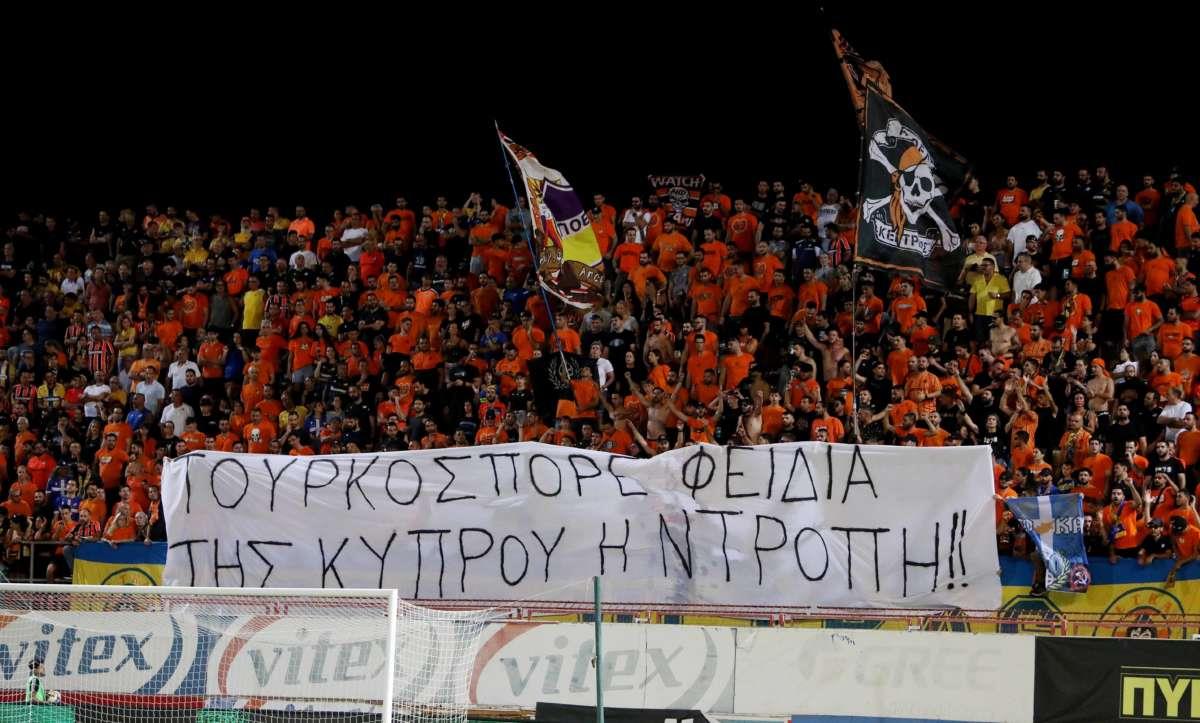 Ανακοίνωσε έρευνα η Αστυνομία κατά των ΑΠΟΕΛιστών και το πανό για τον Φειδία-Λήφθηκε το κλειστό κύκλωμα Ανακοίνωσε έρευνα η Αστυνομία κατά των ΑΠΟΕΛιστών και το πανό για τον Φειδία-Λήφθηκε το κλειστό κύκλωμα