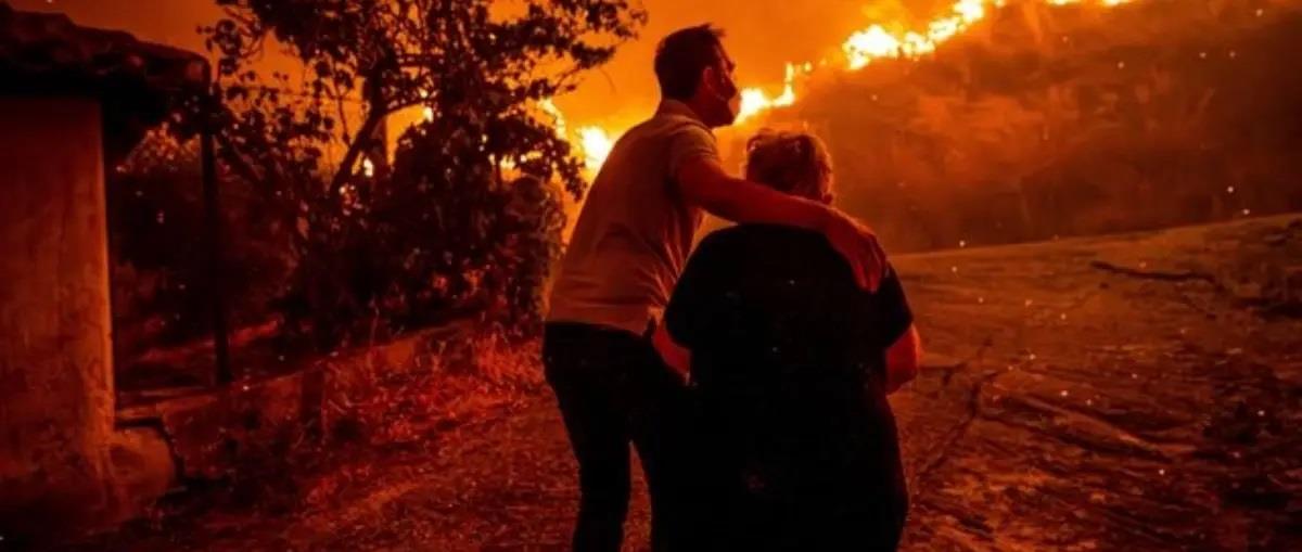 Συγκλονιστικές εικόνες από την πυρκαγιά στην Αρχαία Ολυμπία-Οι κάτοικοι πάλεψαν με ό,τι είχαν Συγκλονιστικές εικόνες από την πυρκαγιά στην Αρχαία Ολυμπία-Οι κάτοικοι πάλεψαν με ό,τι είχαν