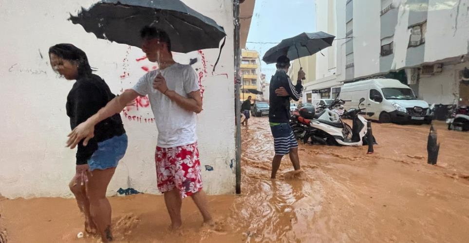 Σε κόκκινο συναγερμό η Ίμπιζα λόγω καταρρακτώδους βροχής-Έκλεισαν σχολεία και παραλίες