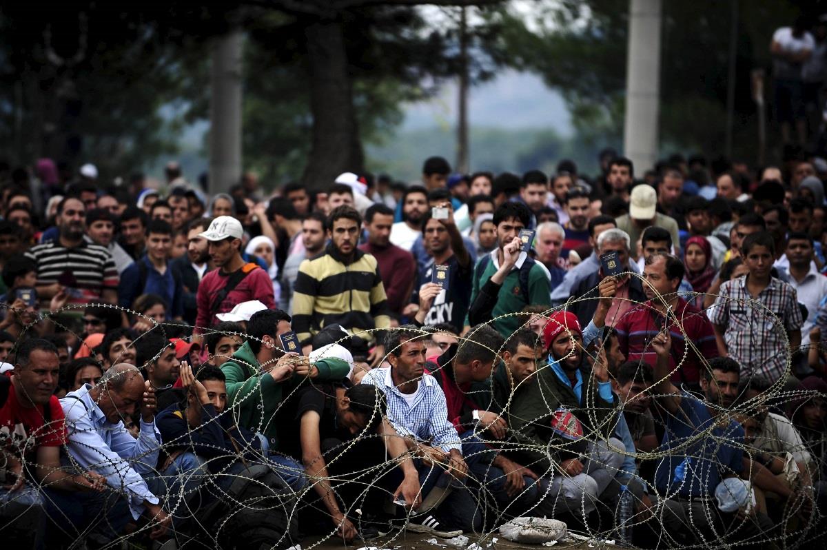 Migrants wait at Greece's border 