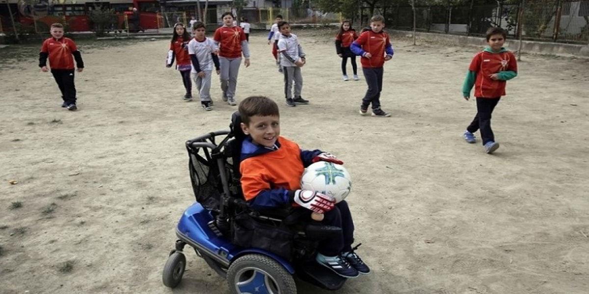 Η εκπληκτική ιστορία του 9χρονου Τζέιν, ο οποίος είναι καθισμένος σε αναπηρικό αμαξίδιο και έχει το ποδόσφαιρο σαν την αγαπημένη του ασχολία