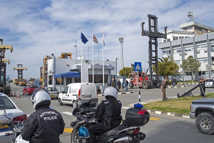 ΛΙΜΑΝΙ ΛΕΜΕΣΟΥ – ΑΠΕΡΓΙΑ ΛΙΜΕΝΙΚΩΝ ΑΧΘΟΦΟΡΩΝ