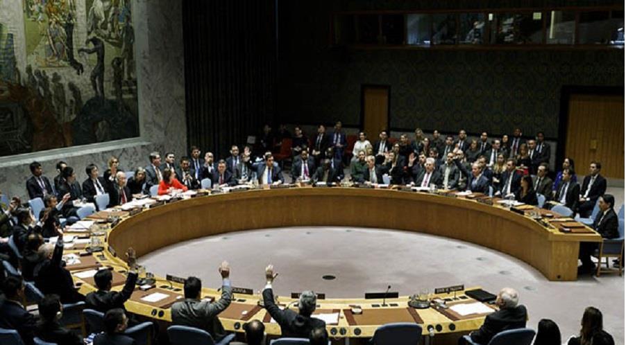 epa06397568 14 members of the 15 member United Nations Security Council vote in favor of an Egyptian-drafted draft resolution that, among other things, calls on countries to not establish diplomatic missions in Jerusalem, before a veto by Nikki Haley (5-R), the United States' Ambassador to the United Nations, at United Nations headquarters in New York, New York, USA, 18 December 2017.  EPA/JUSTIN LANE