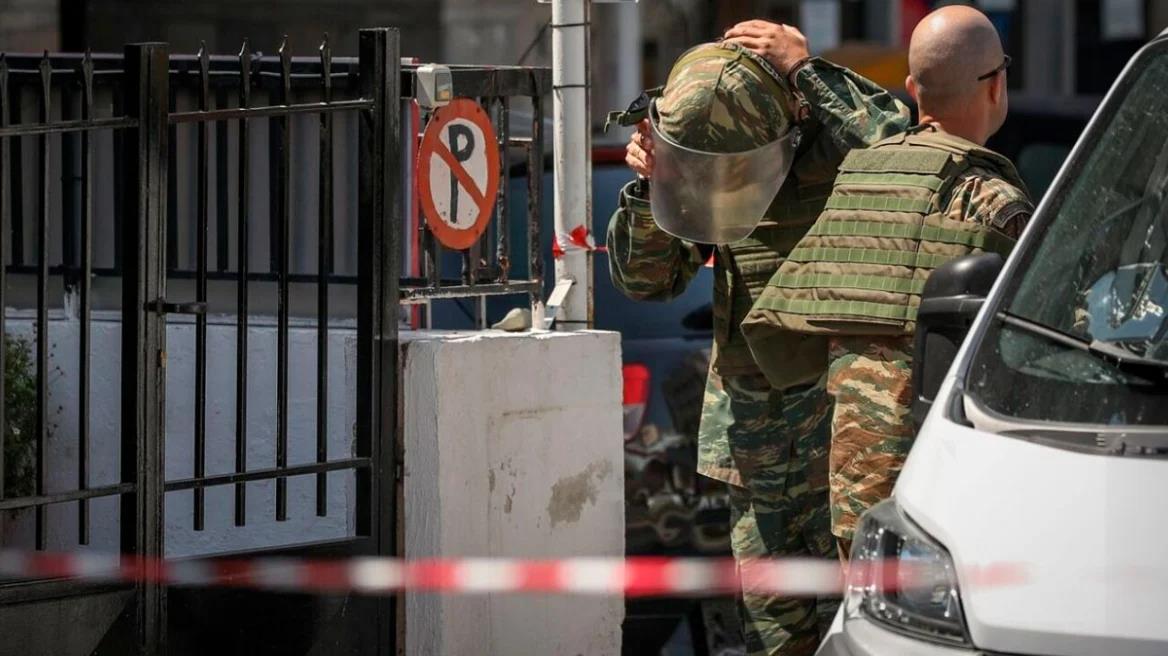 Βρέθηκε οπλοστάσιο σε κάδο απορριμμάτων στην Καισαριανή-Εντοπίστηκαν από όπλα μέχρι χειροβομβίδα