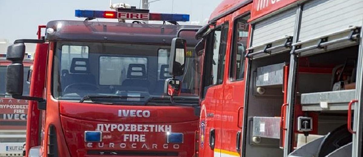 Ζημιές σε πολυκατοικία στη Λεμεσό μετά από φωτιά σε είδη επίπλωσης, τυλίχθηκε τις φλόγες όχημα στο Καϊμακλί