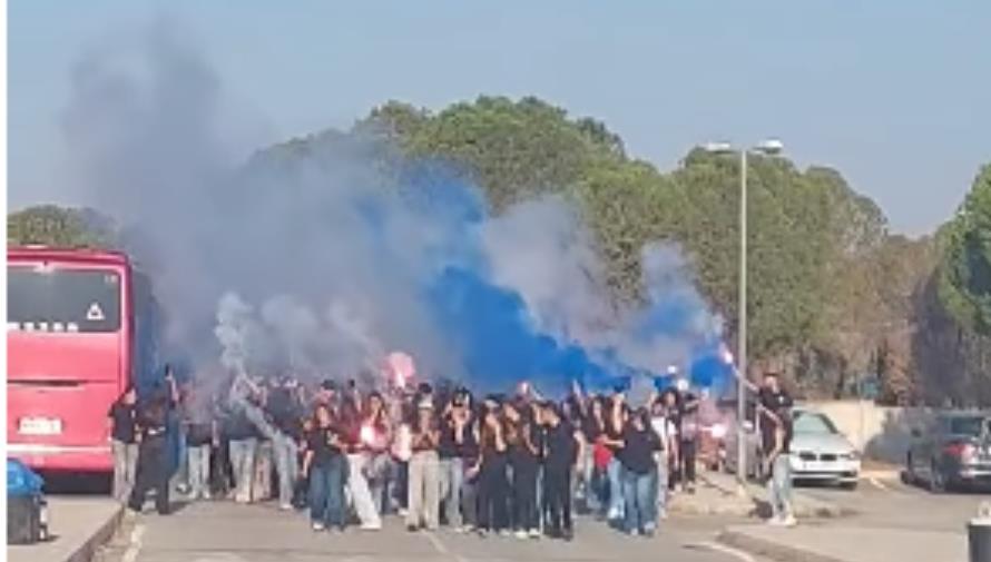 Με φωτοβολίδες και καπνογόνα υποδέχθηκαν την νέα σχολική χρονιά στο Λύκειο Παλαιομετόχου Με φωτοβολίδες και καπνογόνα υποδέχθηκαν την νέα σχολική χρονιά στο Λύκειο Παλαιομετόχου