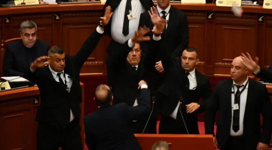5274524663003269 albania-parliament-diella.jpg (1)