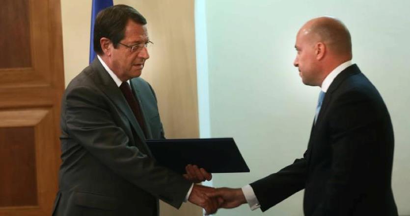 ανασ