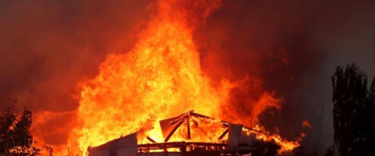 Πυρκαγιά σε εγκαταλημμένο σπίτι στην Λεμεσό-Άμεση ανταπόκριση της Πυροσβεστικής Υπηρεσίας Πυρκαγιά σε εγκαταλημμένο σπίτι στην Λεμεσό-Άμεση ανταπόκριση της Πυροσβεστικής Υπηρεσίας