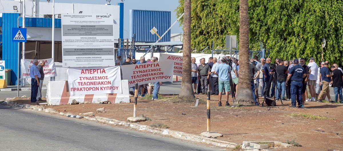 Μετά την άρση της απεργίας έτοιμοι για την ενδιάμεση λύση οι εκτελωνιστές