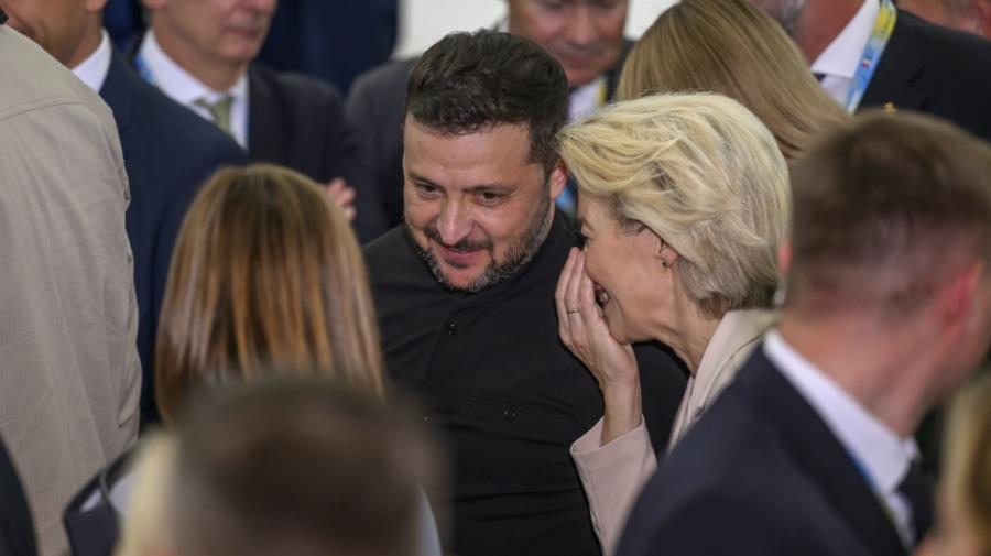 Κρεμλίνο κατά Ζελένσκι μετά τον ανηλεή βομβαρδισμό-«Το παίζει γενναίος στρατιώτης στους “κουβαλητές” Ευρωπαίους» Κρεμλίνο κατά Ζελένσκι μετά τον ανηλεή βομβαρδισμό-«Το παίζει γενναίος στρατιώτης στους “κουβαλητές” Ευρωπαίους»