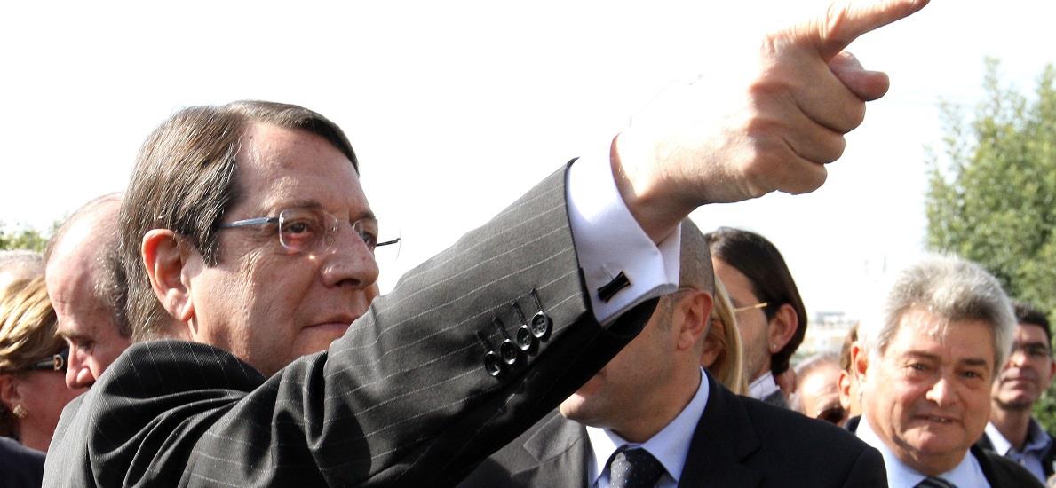 ΔΕΙΧΝΕΙ 